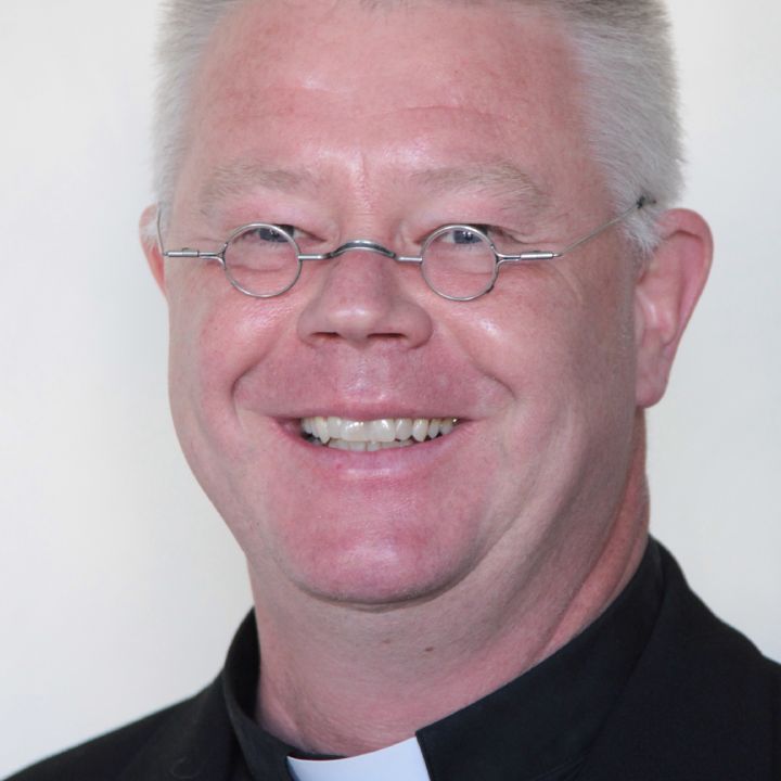 Pfarrer Artur Fröhlich.