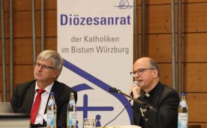 Bischof Dr. Franz Jung sprach bei der Herbstvollversammlung des Diözesanrats nach dem "Bericht zur Lage", den Diözesanratsvorsitzender Dr. Michael Wolf (links) gab.