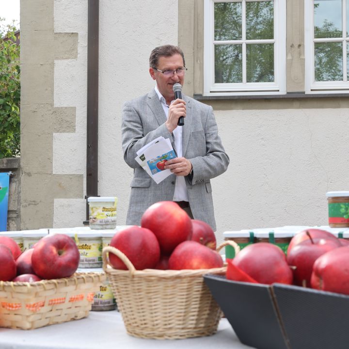 Dekan Dr. Andreas Krefft freute sich bei seiner Eröffnungsrede darüber, dass so viele Menschen der Einladung zur Auftaktveranstaltung zum "Jahr des Apfels" gefolgt waren. 