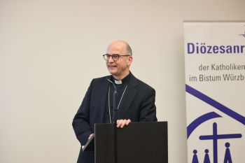 Bischof Dr. Franz Jung sprach am Freitagabend, 1.März, zu den Delegierten des Diözesanrats.